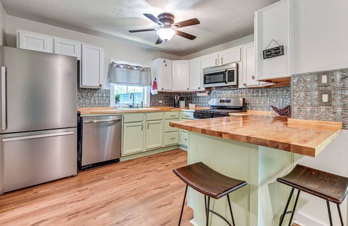 Aubrey Casa | Pet-Friendly Home w/ 1-Acre Yard in Aubrey