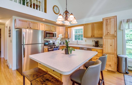 Conway Casa | Pet-Friendly Home w/ Hot Tub Near Cranmore!