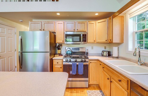 Conway Casa | Pet-Friendly Home w/ Hot Tub Near Cranmore!