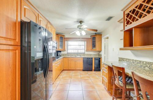 Palmetto Estates Casa | Pet-Friendly Home with Yard about 3 Mi to Zoo Miami!
