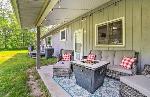 Johannesburg Casa | Pet-Friendly Home with Hot Tub in Northern Michigan!