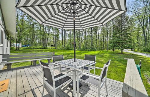 Johannesburg Casa | Pet-Friendly Home with Hot Tub in Northern Michigan!