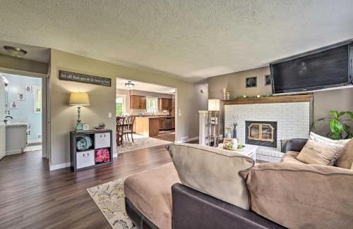 Johannesburg Casa | Pet-Friendly Home with Hot Tub in Northern Michigan!