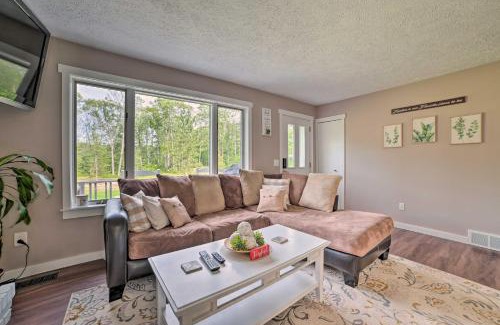 Johannesburg Casa | Pet-Friendly Home with Hot Tub in Northern Michigan!