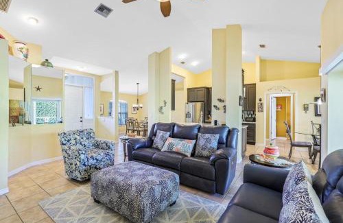 Marco Island Casa | Pet-friendly home with pool and steps to beach/food