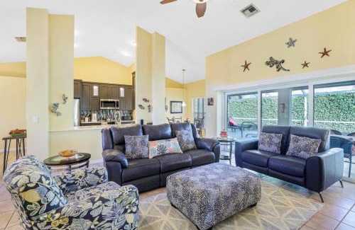 Marco Island Casa | Pet-friendly home with pool and steps to beach/food