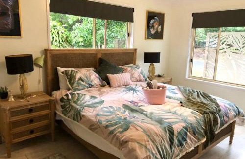 Iluka Casa | Pet friendly home with pool and boat parking.
