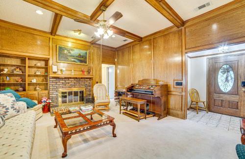 Allen Casa | Pet-Friendly Home with Pool - 8 Mi to Central Plano!
