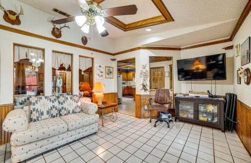 Allen Casa | Pet-Friendly Home with Pool - 8 Mi to Central Plano!