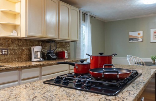 Kennesaw Casa | Pet friendly Home with swimming pool and hot tub , fenced backyard with patio