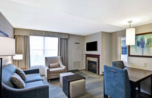 Lexington Casa | Pet-Friendly Hotel Unit w/ Seasonal Pool, BBQ & Free Parking