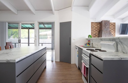 Batemans Bay Casa | Pet Friendly House Steps from Batemans Bay