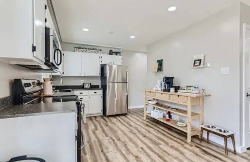 Alta Vista Area Casa | Pet friendly house near mountains, ski resorts with 4bds/3baths, office & patio