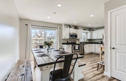 Alta Vista Area Casa | Pet friendly house near mountains, ski resorts with 4bds/3baths, office & patio
