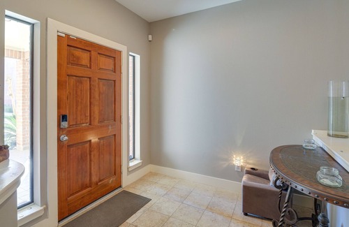 Willow Meadows/Willowbend Area Casa | Pet-Friendly Houston Escape w/ Fenced-In Yard