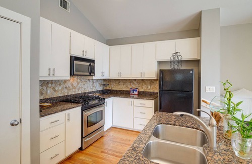 Willow Meadows/Willowbend Area Casa | Pet-Friendly Houston Escape w/ Fenced-In Yard