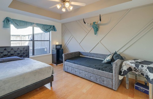 Willow Meadows/Willowbend Area Casa | Pet-Friendly Houston Escape w/ Fenced-In Yard