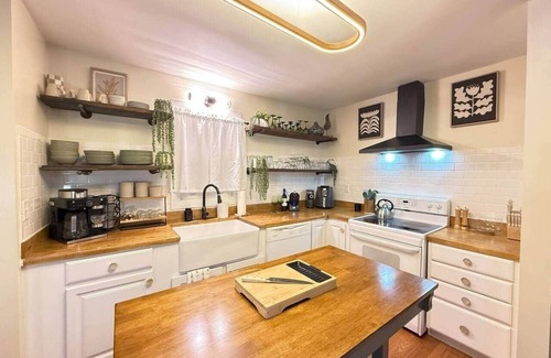 Hudson Cabaña | Pet-Friendly Hudson Escape w/Hot Tub