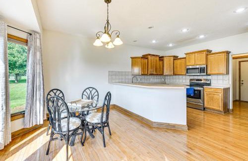 Johnston Casa | Pet-Friendly Johnston Getaway with Deck and Yard!