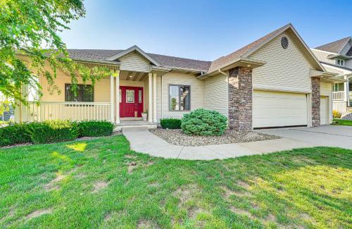 Johnston Casa | Pet-Friendly Johnston Getaway with Deck and Yard!