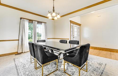 Johnston Casa | Pet-Friendly Johnston Getaway with Deck and Yard!