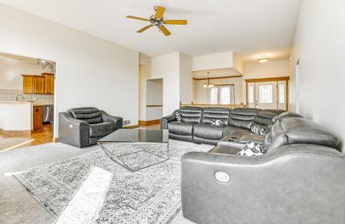 Johnston Casa | Pet-Friendly Johnston Getaway with Deck and Yard!