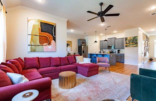 Tyler Casa | Pet Friendly, King Bed, Fire Pit