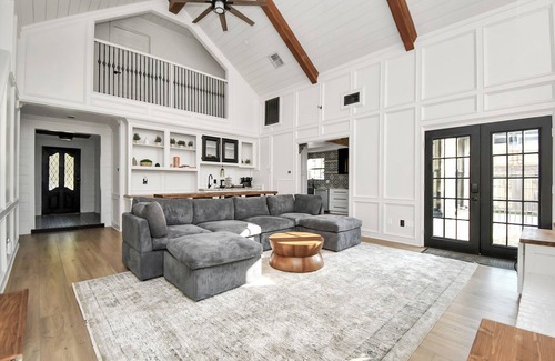 Pearland Casa | Pet friendly/King Bed/Tranquil Retreat/Fenced Backyard/Master BR on Main