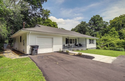 Knoxville Casa | Pet-Friendly Knoxville Rental w/ Fenced Yard!