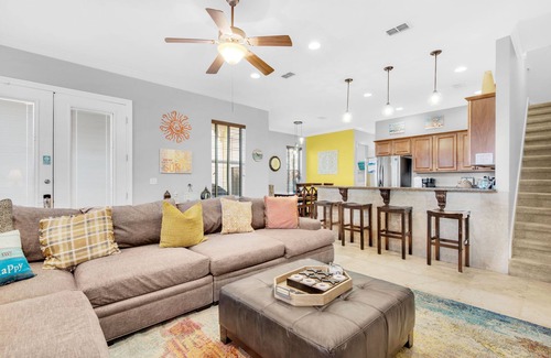 Villages of Crystal Beach Casa | ⭐Pet Friendly⭐Lagoon Pool-Beach Trolley-2 Kings 👑-5BR Here Comes the Sun