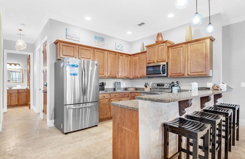 Villages of Crystal Beach Casa | ⭐Pet Friendly⭐Lagoon Pool-Beach Trolley-2 Kings 👑-5BR Here Comes the Sun