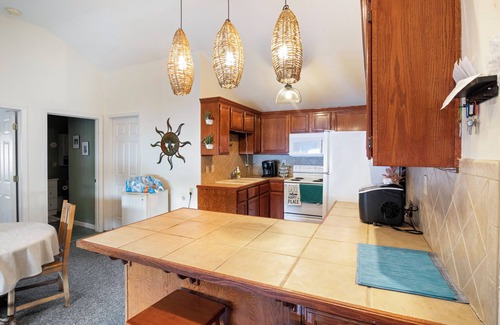 Climax Springs Casa | Pet-Friendly Lakefront Home in a Quiet Cove w/ Netflix, Outdoor Seating, Boat Slip