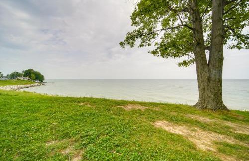 Geneva-on-the-Lake Casa | Pet-Friendly Lake Erie Cottage - Walk to the Water