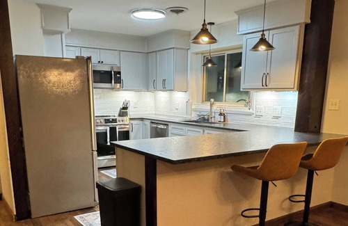 Dresden Casa | Pet Friendly Lake House with King Master Suite