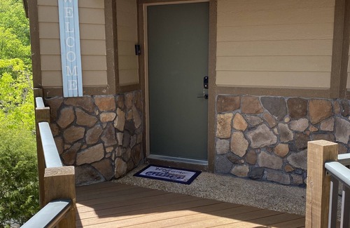Osage Beach Casa | Pet Friendly Lakefront Villa in the Heart of Osage Beach & 10' x 30' Boat Slip