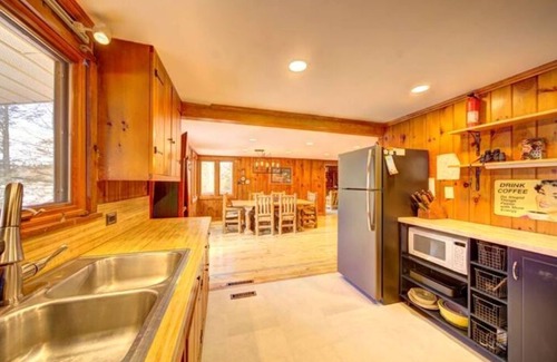Paupack Cabina | Pet Friendly Lakefront Cabin