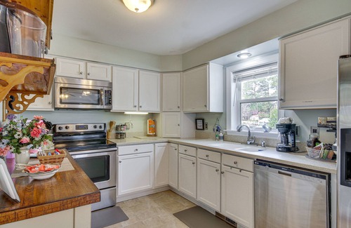 Leesville Casa | Pet-Friendly Lakehouse: View Tower + Fire Pit!