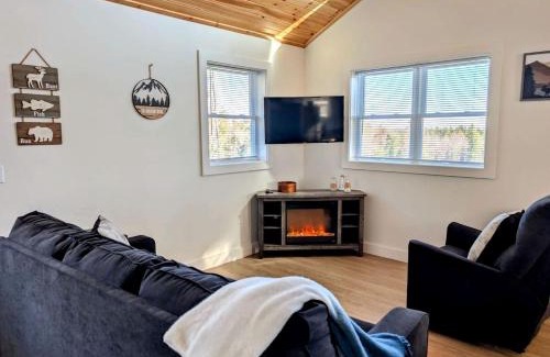 Sullivan Casa | Pet-Friendly Lakeside Cabin with Fire Pit & Screened Porch near Flanders Pond in Sullivan, Maine