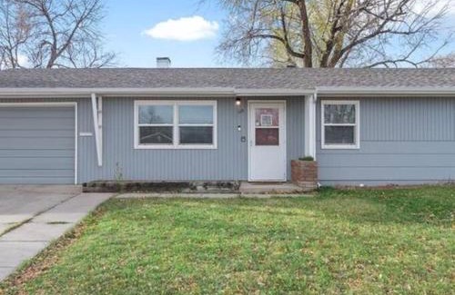 Rapid City Casa | Pet Friendly Large Fenced Backyard Covered Patio