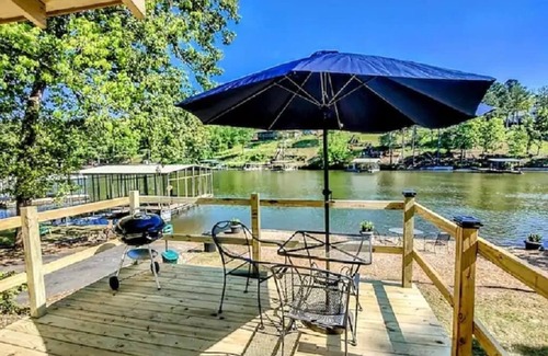 Mid America Cabaña | Pet Friendly Large One Bedroom Cottage (#4) At The Water's Edge
