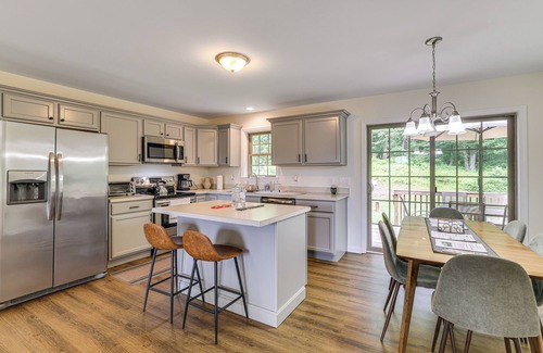 Gilman Casa | Pet-Friendly Lebanon House w/ Lake Access!