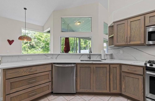 Port Orange Casa | ¡Nuevo en VRBO! Luminoso y brillante, casa de 4 dormitorios renovada en Cozy Port Orange Community