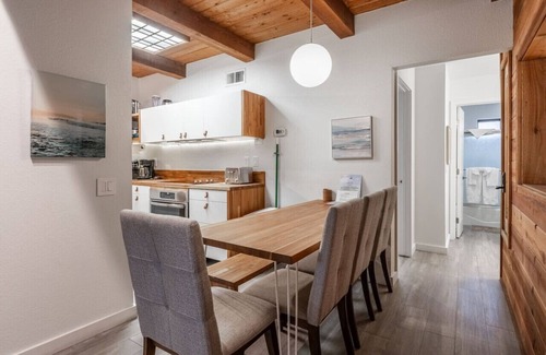 June Lake Condominio | Pet Friendly! Location, Luxury, Comfort