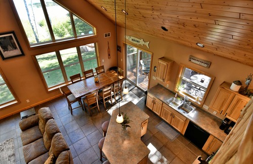 Hayward Cabina | Pet Friendly Lost Dutchman Lodge On Teal Lake