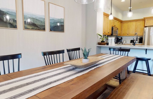 Woodwinds Casa | Pet-Friendly Luxury, Bright Interior, On Golf Course! Gas Grill & Hot Tub