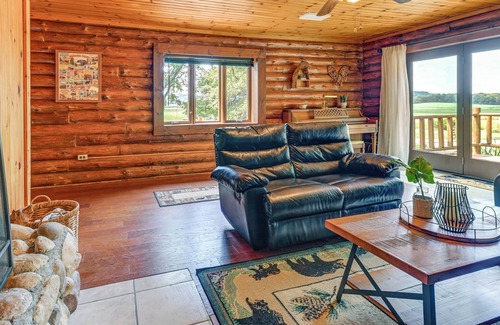 Lyndon Station Cabina | Pet-Friendly Lyndon Station Cabin - Hike & Fish!
