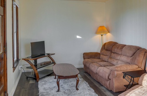 Blooming Prairie Casa | Pet-Friendly Minnesota Farm House w/ Fire Pit!
