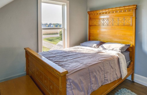 Blooming Prairie Casa | Pet-Friendly Minnesota Farm House w/ Fire Pit!