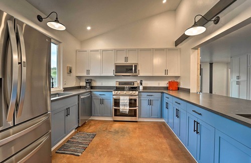 Mancos Apartamento | Pet-Friendly Mancos Gem w/ Patio & Fire Pit!