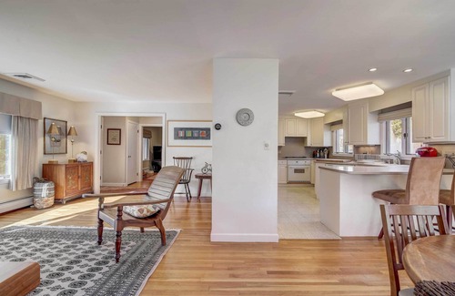 Marblehead Casa | Pet-Friendly Marblehead Home Near Preston Beach!